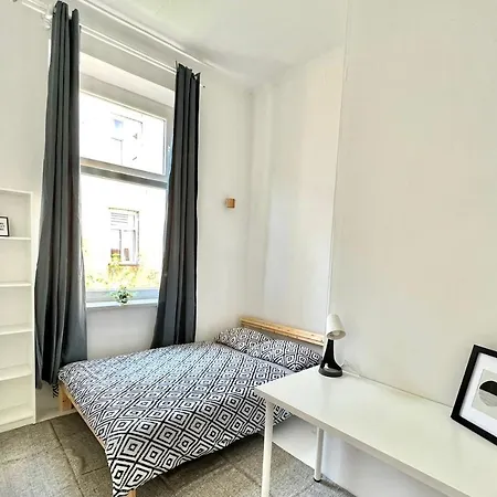 Bedroom Near The Bus And Train Station *