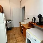 Bedroom Near The Bus And Train Station منزل للإقامة