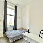 Bedroom Near The Bus And Train Station *