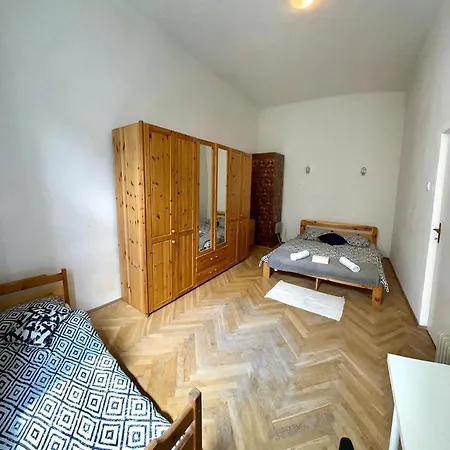 Séjour chez l'habitant Bedroom Near The Bus And Train Station *