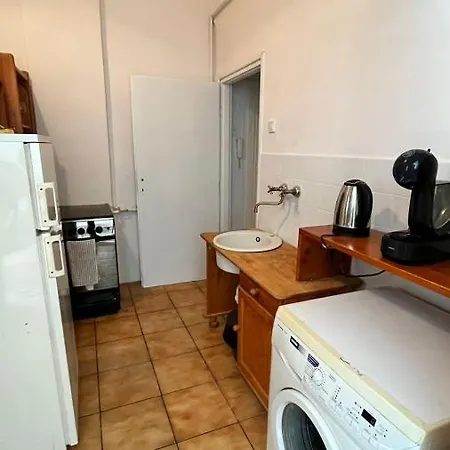 Bedroom Near The Bus And Train Station Habitación en casa particular