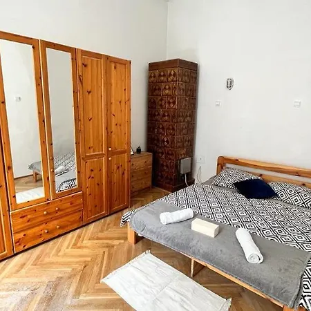 Bedroom Near The Bus And Train Station Séjour chez l'habitant Cracovie