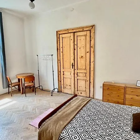 Séjour chez l'habitant Bedroom Near The Bus And Train Station *