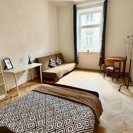 Séjour chez l'habitant Bedroom Near The Bus And Train Station *