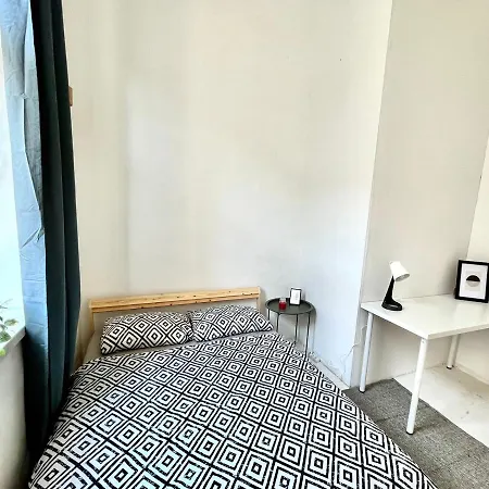 Bedroom Near The Bus And Train Station Habitación en casa particular Cracovia